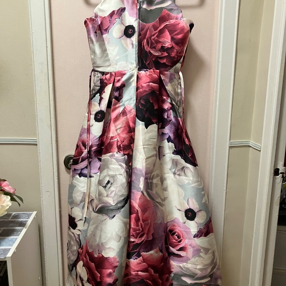 Size 12 Kids Floral Dress - Picture 2 of 2